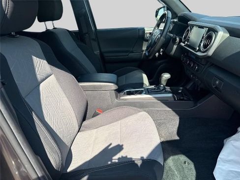Used 2022 Toyota Tacoma TRD Off-Road AWD/4WD image 24