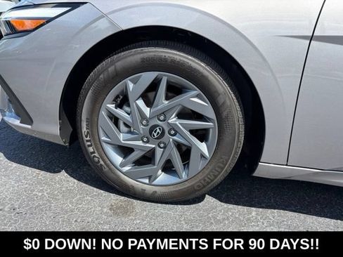 Used 2024 Hyundai Elantra SEL FWD image 9