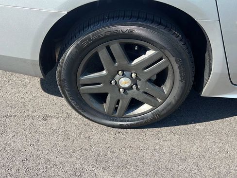 Used 2011 Chevrolet Impala LT FWD image 30