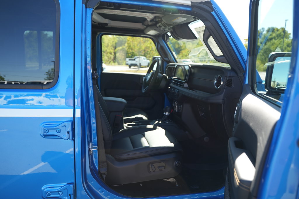 New 2026 Jeep Gladiator Sport AWD/4WD image 16