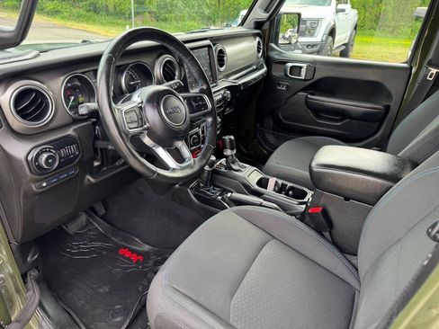 Used 2022 Jeep Wrangler Unlimited Rubicon 4xe w/ Cold Weather Group AWD/4WD image 13