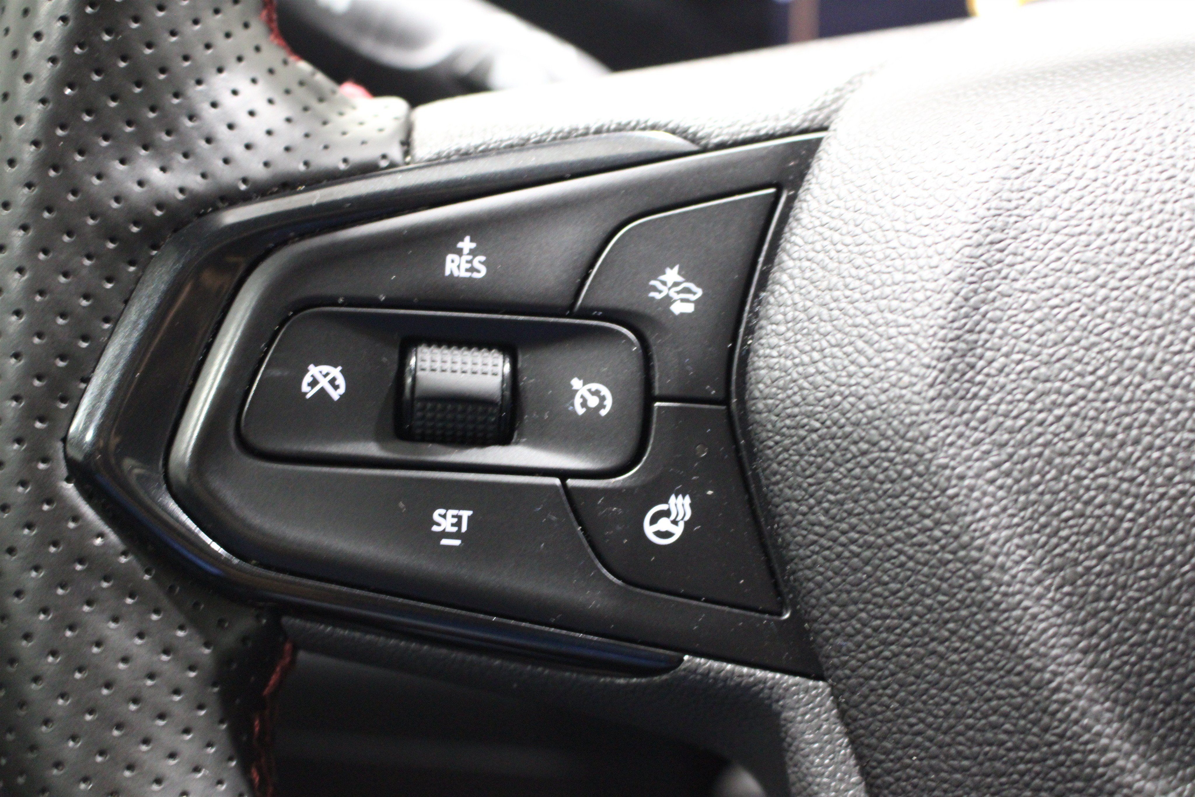 Used 2025 Chevrolet Trax RS w/ Sunroof Package FWD image 12
