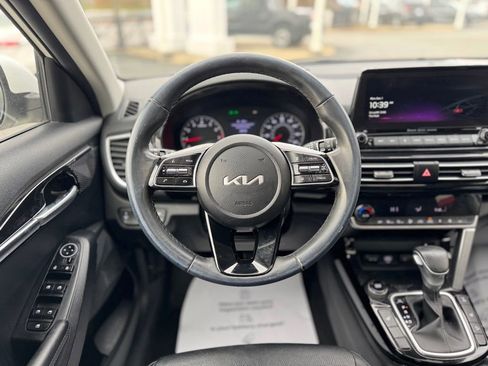 Used 2023 Kia Seltos EX image 38