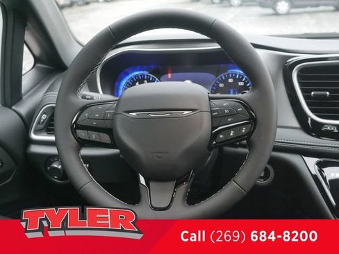 New 2027 Chrysler Pacifica Limited FWD image 46