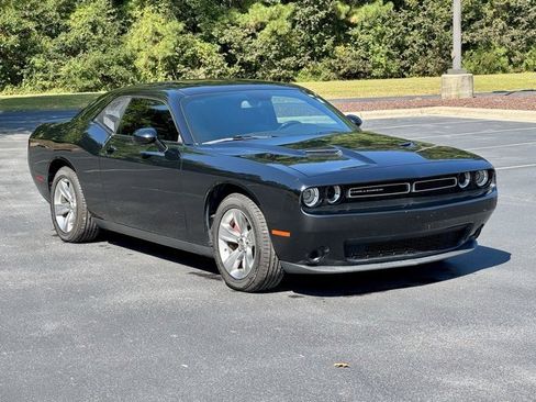 Used 2018 Dodge Challenger SXT image 11