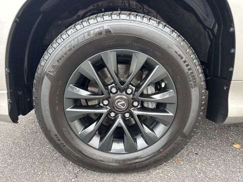 Used 2022 Lexus GX 460 Premium image 9