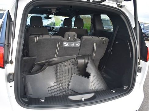 Used 2019 Chrysler Pacifica Touring Plus w/ S Appearance Package FWD image 16