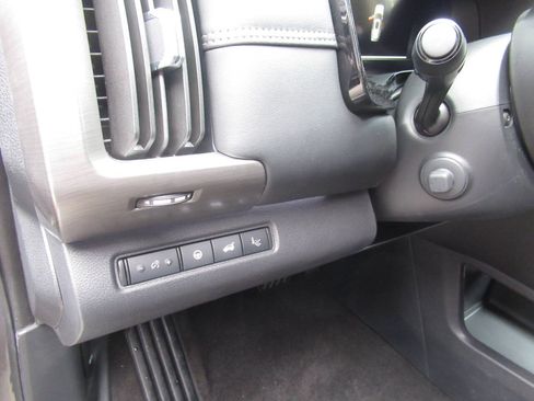 Used 2025 Nissan Pathfinder Platinum AWD/4WD image 22
