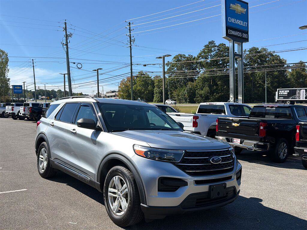 Used 2022 Ford Explorer XLT w/ Class IV Trailer Tow Package RWD image 4