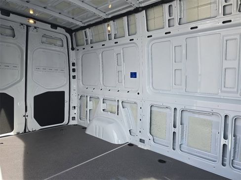 Used 2025 Mercedes-Benz Sprinter 2500 image 16