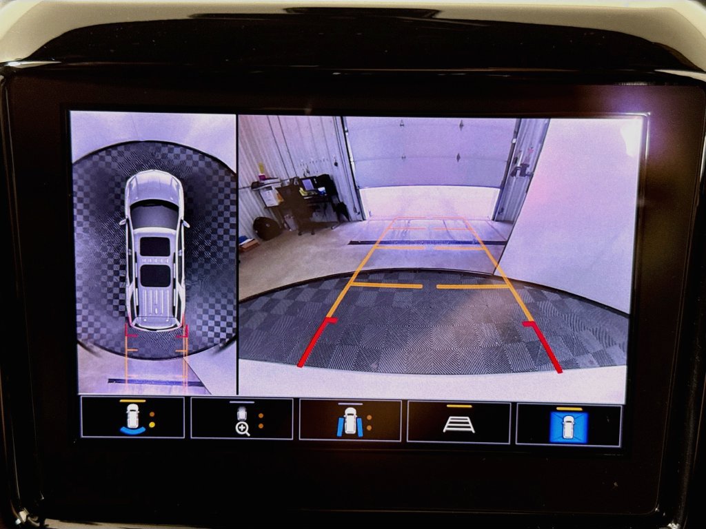 Used 2023 Chevrolet Traverse RS FWD image 14
