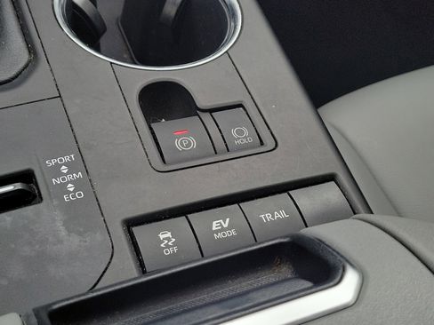 Used 2022 Toyota Highlander XLE image 35