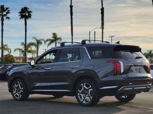 Used 2023 Hyundai Palisade SEL w/ Premium Package image 2