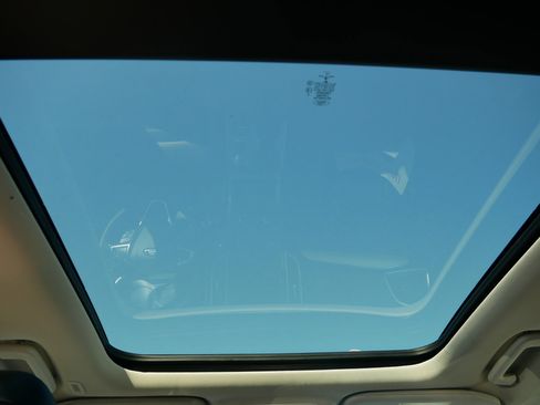 Used 2021 Ford Edge SEL w/ Convenience Package image 18