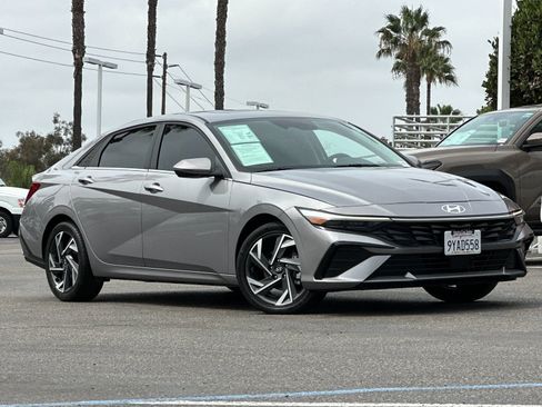 Used 2025 Hyundai Elantra Limited FWD image 8