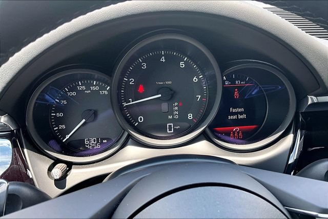 Used 2025 Porsche Macan AWD/4WD image 11