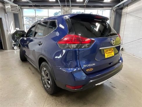 Used 2017 Nissan Rogue S image 3