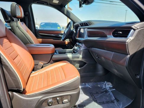 Used 2023 GMC Yukon Denali Ultimate AWD/4WD image 9