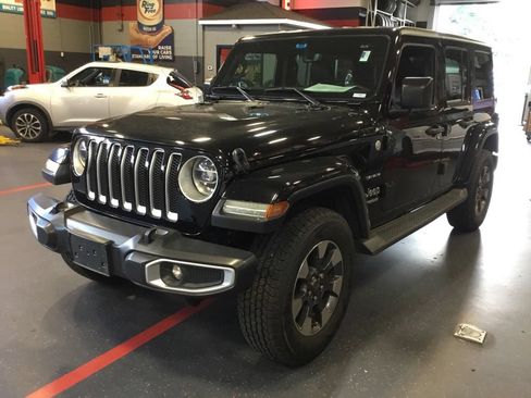 Used 2018 Jeep Wrangler Unlimited Sahara w/ Dual Top Group AWD/4WD image 3