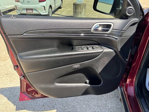 Used 2022 Jeep Grand Cherokee Limited w/ Tech Group RWD image 12