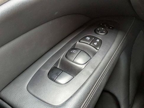 Used 2018 Nissan Pathfinder S FWD image 23