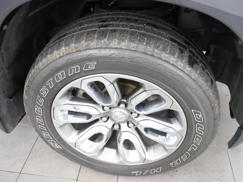 Used 2019 RAM 1500 Laramie AWD/4WD image 3