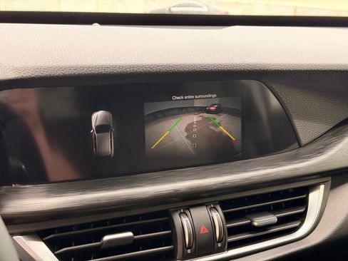 Used 2019 Alfa Romeo Stelvio AWD image 13