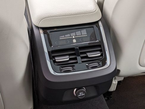 Used 2020 Volvo S60 T5 Inscription image 24