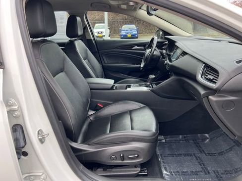 Used 2019 Buick Regal Essence w/ Driver Confidence Package I image 9