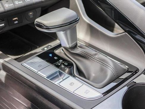 New 2025 Hyundai Elantra Limited image 21