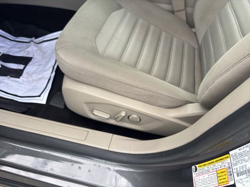 Used 2019 Ford Fusion SE image 9