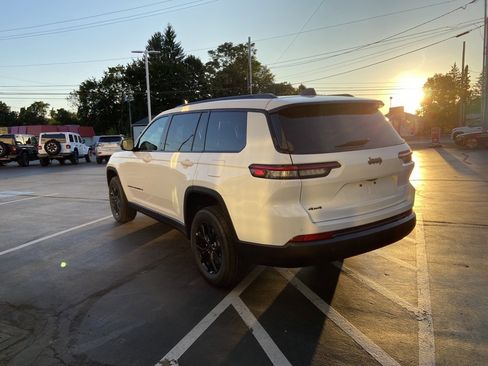 New 2025 Jeep Grand Cherokee L Altitude image 5