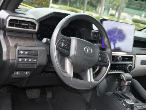 Certified 2025 Toyota Tacoma Limited AWD/4WD image 10