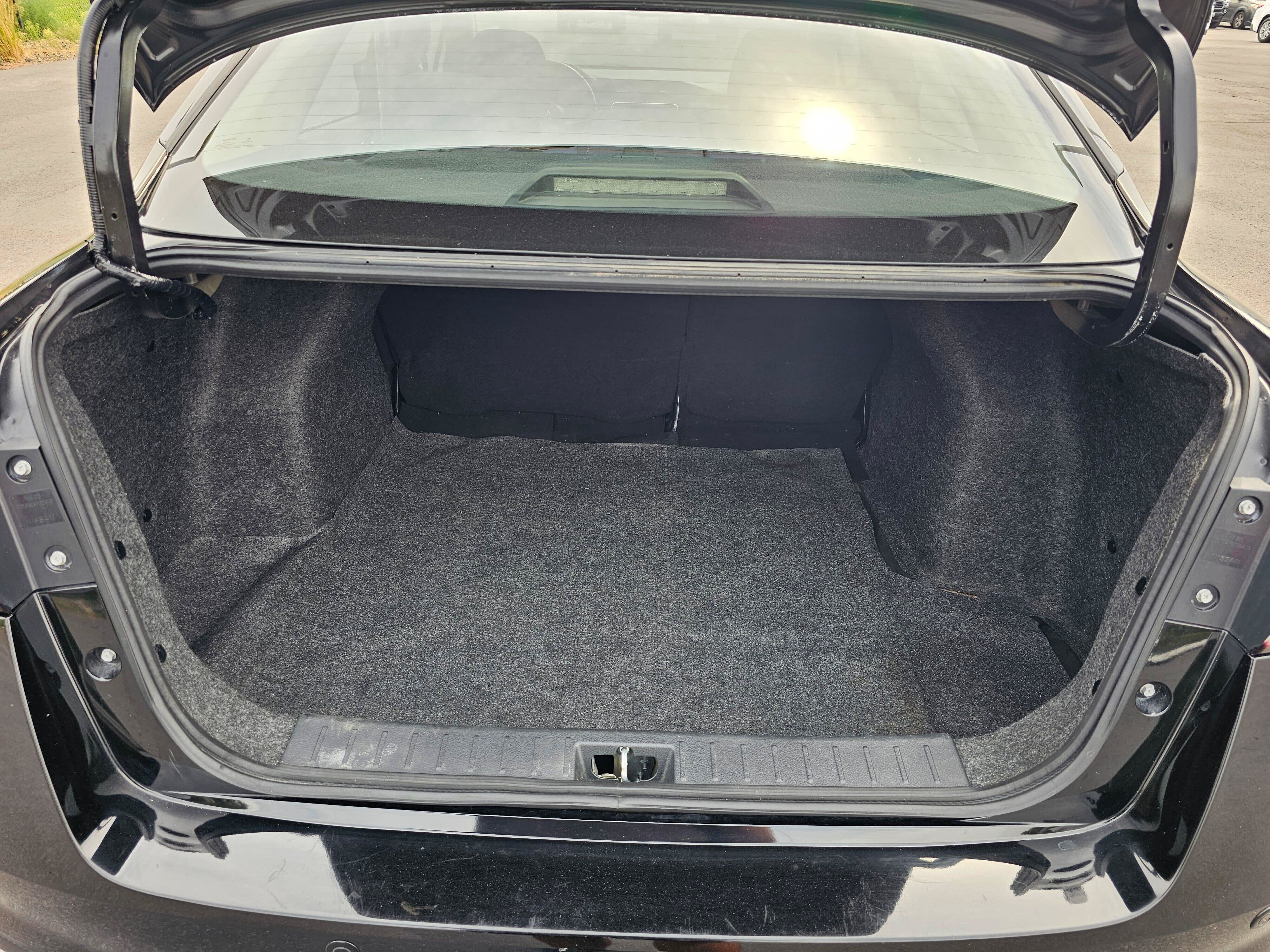 Used 2020 Nissan Versa SR FWD image 14