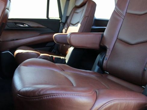 Used 2018 Cadillac Escalade Premium Luxury image 22