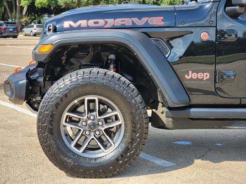 Used 2026 Jeep Gladiator Mojave AWD/4WD image 8