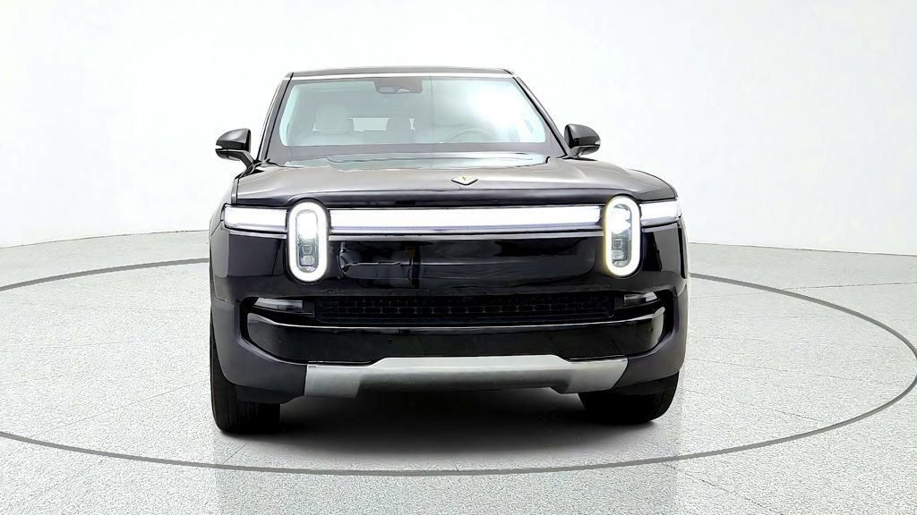 Used 2025 Rivian R1S Adventure Dual AWD/4WD image 2