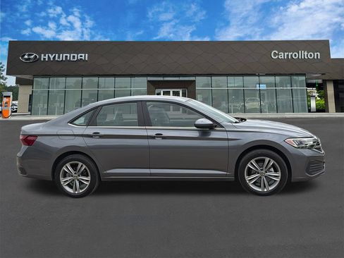Used 2024 Volkswagen Jetta SE FWD image 4
