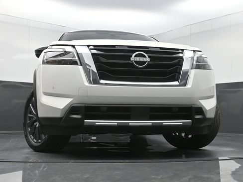 Used 2023 Nissan Pathfinder SL w/ SL Premium Package FWD image 28