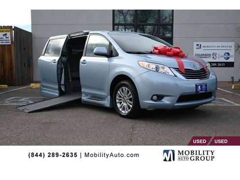 Used 2015 Toyota Sienna image 1