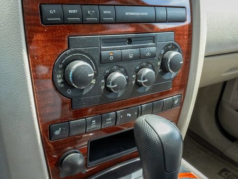 Used 2007 Jeep Grand Cherokee Limited RWD image 25