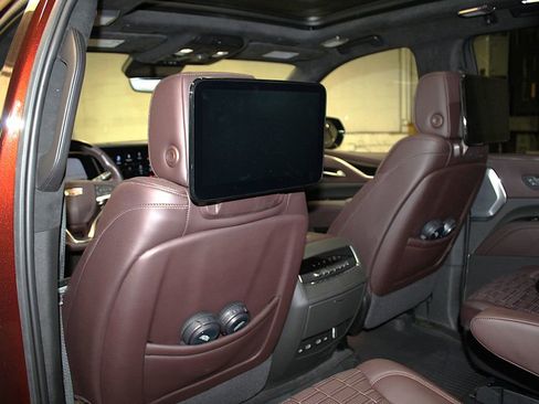 Used 2022 Cadillac Escalade Premium Luxury Platinum AWD/4WD image 10