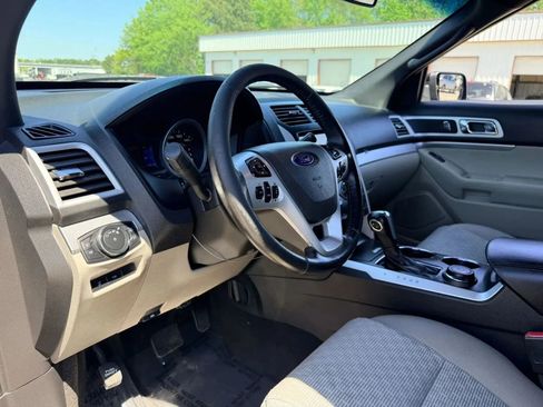 Used 2013 Ford Explorer XLT AWD/4WD image 17