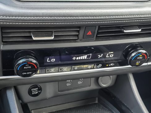 Used 2025 Nissan Rogue SV FWD image 16