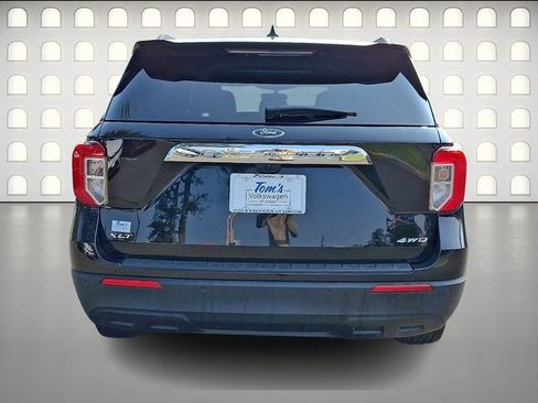 Used 2023 Ford Explorer XLT AWD/4WD image 6