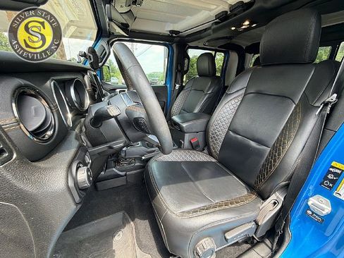 Used 2023 Jeep Gladiator Overland AWD/4WD image 10
