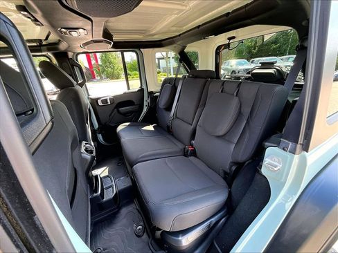 Used 2023 Jeep Wrangler Unlimited w/ Cold Weather Group AWD/4WD image 15
