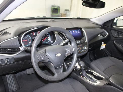 Used 2025 Chevrolet Malibu LT FWD image 18