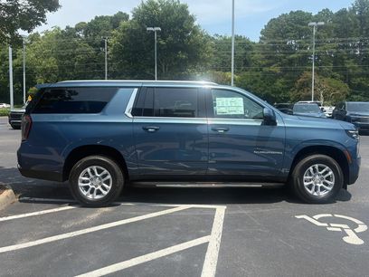 New 2026 Chevrolet Suburban LT w/ Comfort Package