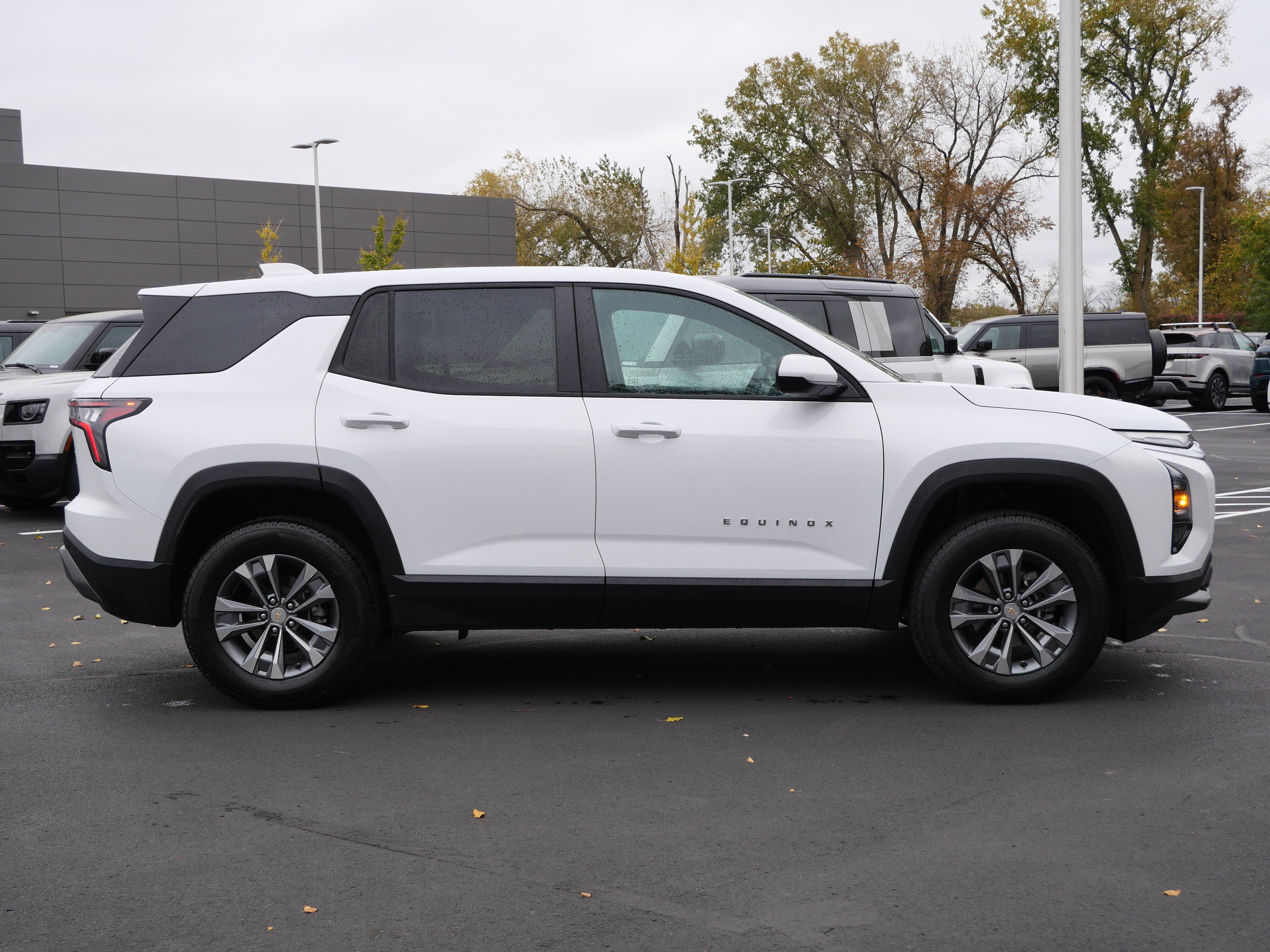 Used 2025 Chevrolet Equinox LT AWD/4WD image 6